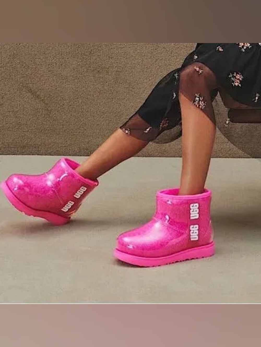 UGG Classic Clear Mini Taffy Pink Waterproof Boots Womens Size 6Y/8W 11112385K